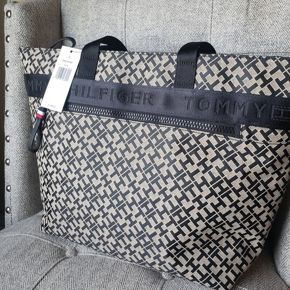 Tommy Hilfiger Handbags - Tommy Hilfiger Tote NWT